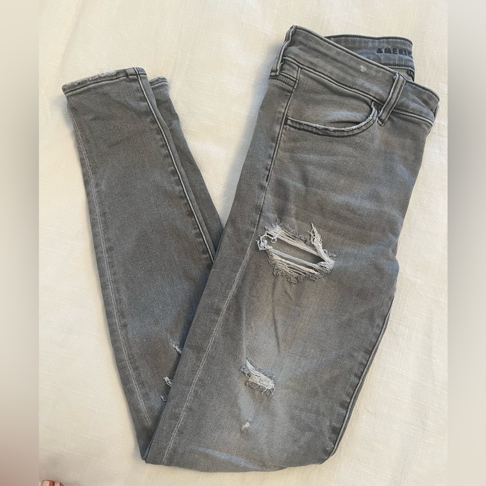 American Eagle distressed gray jeans - size 4